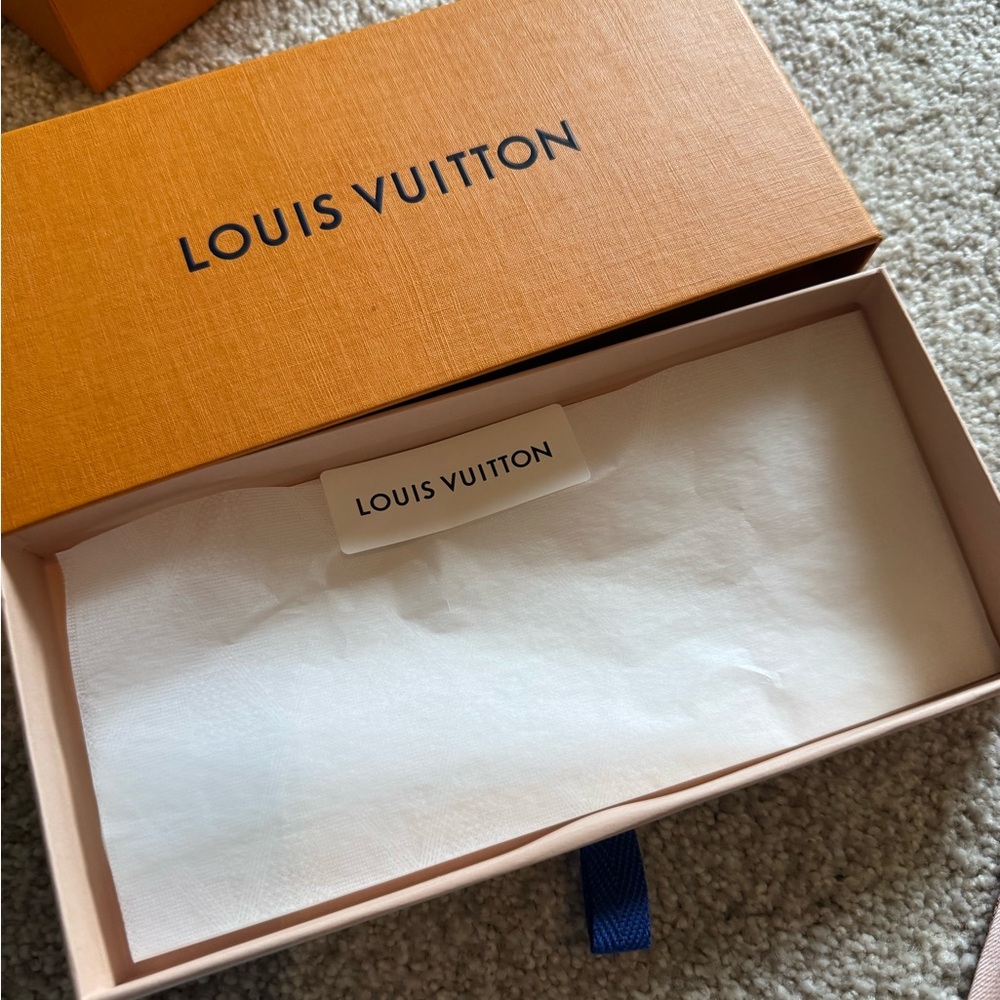 Louis Vuitton Pink and Red Monogram Scarf - Picture 3 of 6